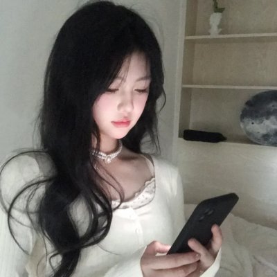 圣洁的艾曼妞